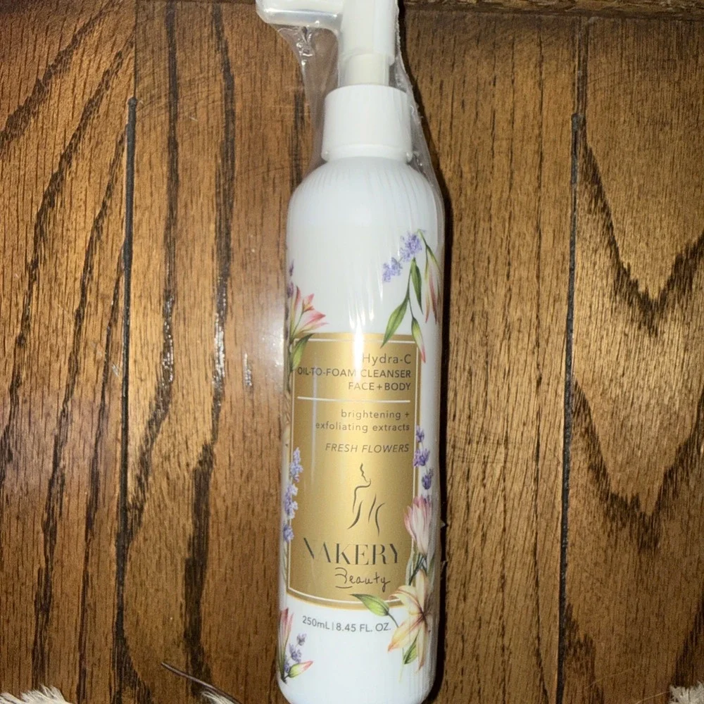 Nakery Beauty Hydra-C Oil to Foam Cleanser in Fresh‎ Flowers. 8.45 oz. - Sealed
